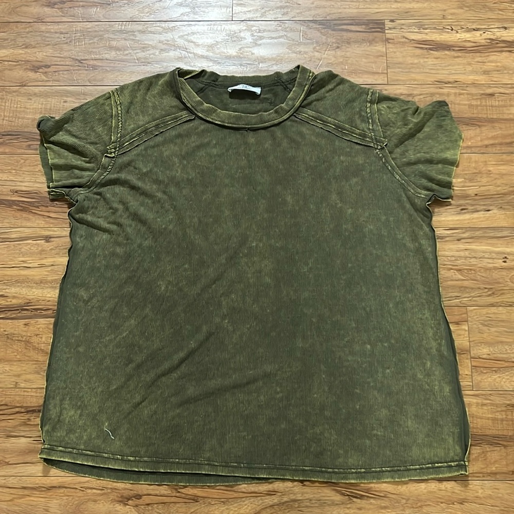 NWOT Green Zenana T-shirt Size S/M